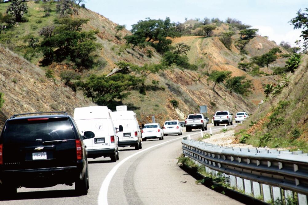 Observadores de la CNDH se dirigieron ayer a Nochixtlán para continuar recabando evidencias sobre los hechos violentos del pasado 19 de junio (PATRICIA CASTELLANOS. OBTURADORMX)