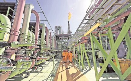 Petróleo mexicano cotiza arriba de 60 dólares por primera vez en un mes