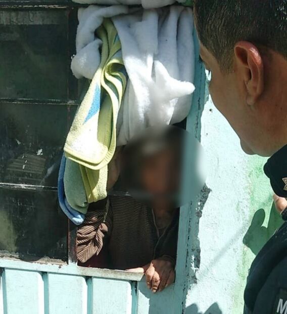 Rescatan a abuelita encerrada en Ecatepec; no le daban de comer
