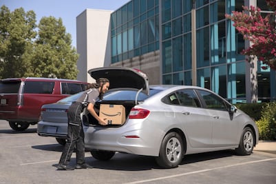 Amazon lanza servicio de entrega en maleteros de autos en EU