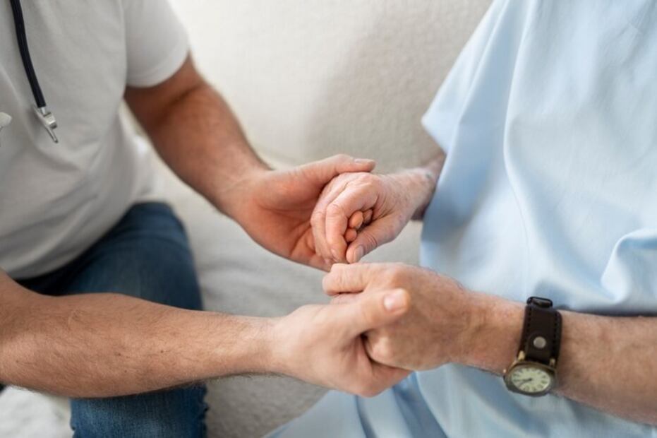 Cuidadores de adultos mayores. Fuente: Freepik