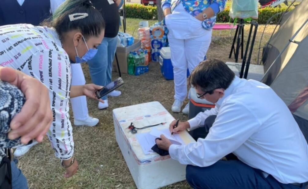 Secretario de Salud acuerda por escrito otorgar plazas a trabajadores en paro en Sinaloa