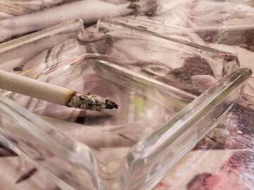 Prohíben en Francia el cigarro en playas, parques y cerca de escuelas; medida entra en vigor el 1 de julio