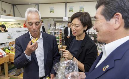 Embajador de EU visita Fukushima, en muestra de apoyo a Japón; come mariscos con el alcalde