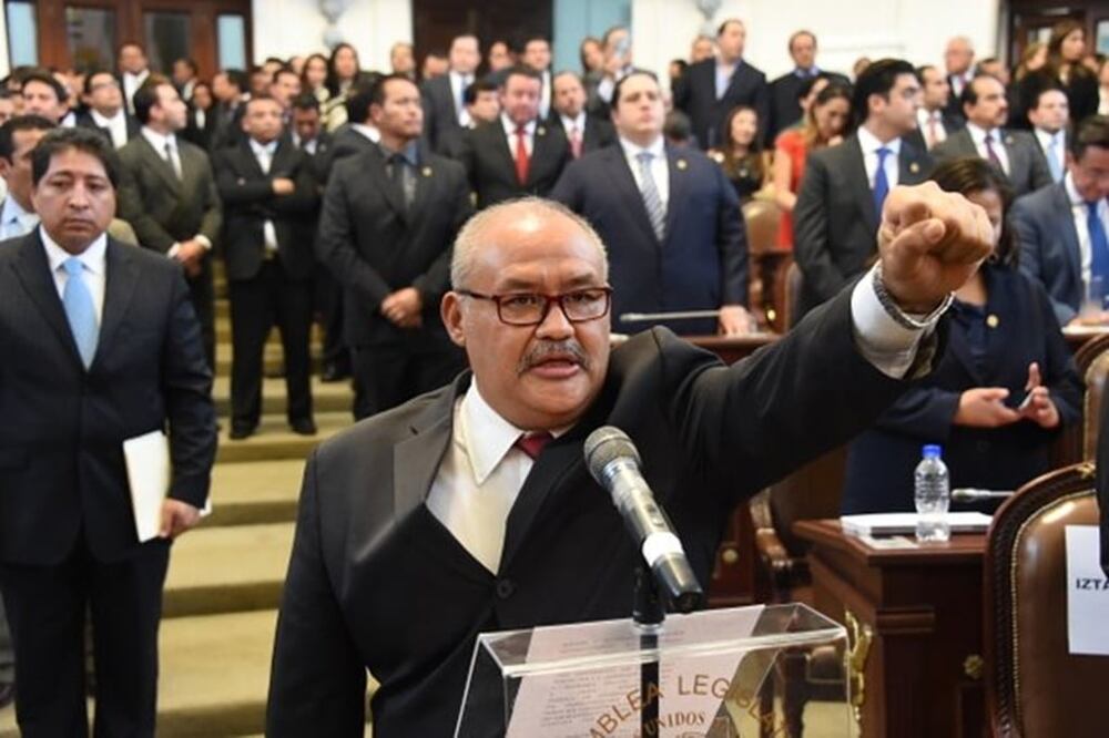 El jefe delegacional de Xochimilco, Avelino Méndez, compareció ante la ALDF (Foto: @AsambleaDF )