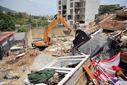 Venezuela eleva a 4 mil 490 los muertos por terremotos; damnificados permanecen en campamentos