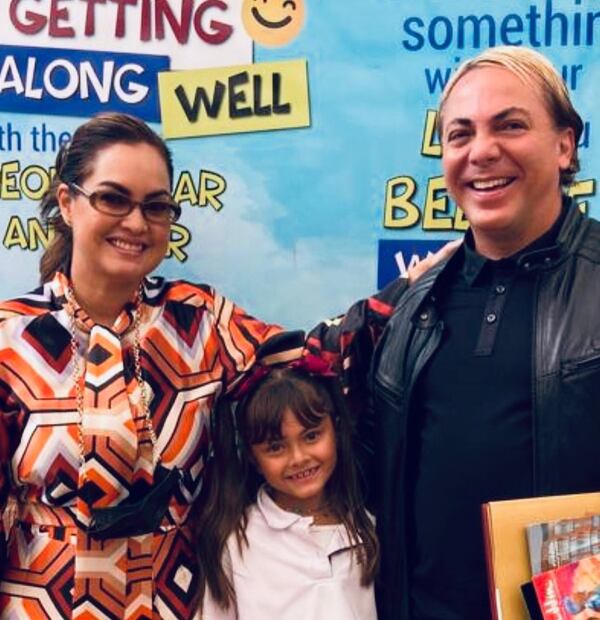 Cristian Castro junto a Rafaela y Paola Eraso. Fuente: Instagram @rafaelacastroficial