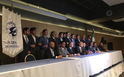 Investigan a pilotos tras paro que afectó vuelos