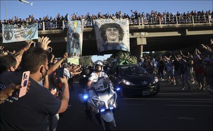 Los restos de Maradona llegan al cementerio para el último adiós