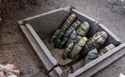 Hallan cofre de Piedra en Templo mayor con 15 esculturas antropomorfas