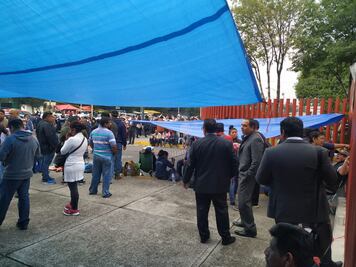 CNTE bloquea todos los accesos a la Cámara de Diputados