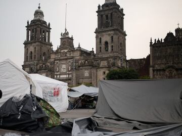 Plantón de la CNTE comienza a disolverse; el Zócalo se vacía tras oferta de 800 mdp