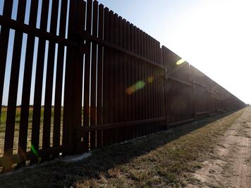 Trump adelanta fecha para construir muro