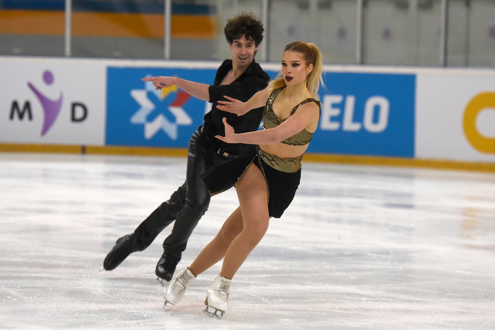 Sofía Val y Asaf Kazimov en el Campeonato de España Iberdrola de Patinaje sobre Hielo  - Foto: EFE