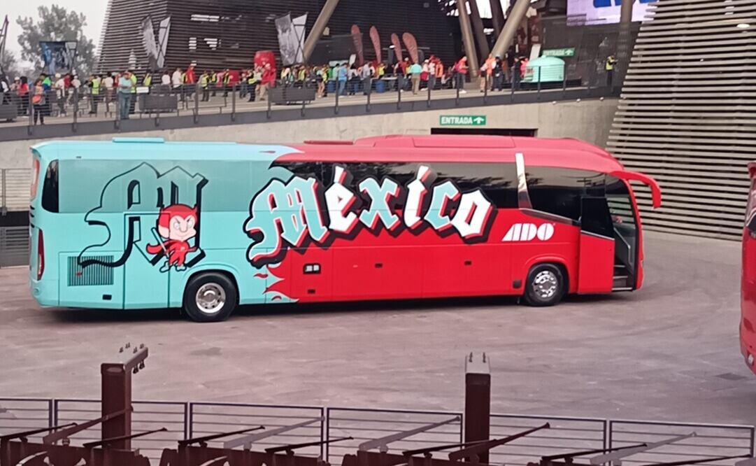 Presentan nuevo autobús de los Diablos Rojos del México por ADO - FOTO: ARTURO SANGUINO - EL UNIVERSAL