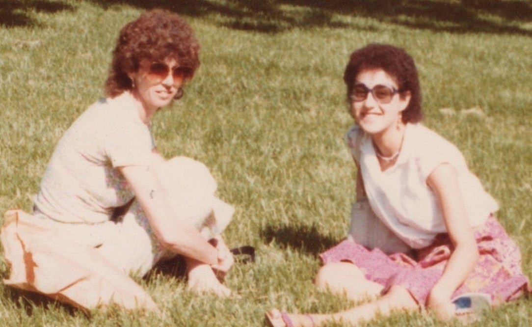 Somos parte de una generación de mujeres que abren brechas. Siempre en la lucha. #tbt , fue la descripción que Sheinbaum colocó bajo esta fotografía. Foto: Instagram @claudia_shein