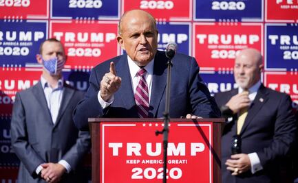 Trump coloca a Giuliani al frente de sus demandas que impugnan resultados de elecciones, dicen medios