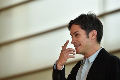 Gael García sigue debate y califica a Trump de "imbécil"