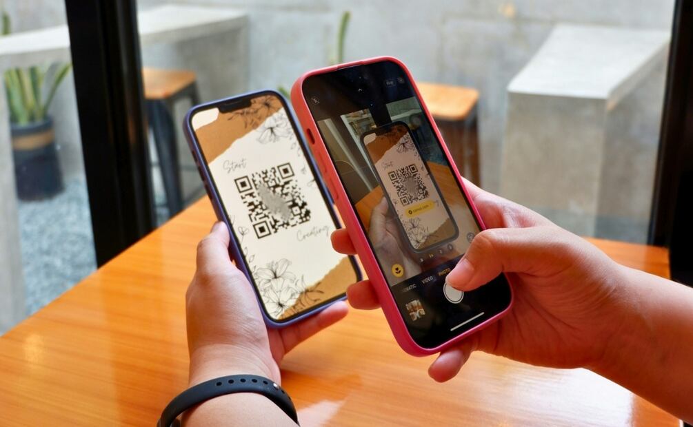 Verifica la autenticidad de un código QR con la tipografía, logo y tipo de URL a la que dirige. Foto: Unsplash