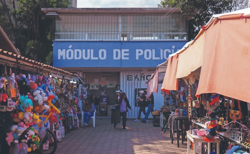 La Secretaría de Medio Ambiente inició el proceso de reubicación temporal de
Comerciantes que laboran en los embarcaderos. Fotos: de Osmar Alvarado