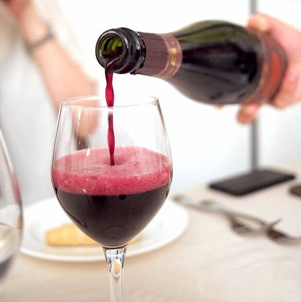 Lambrusco es una familia de 12 variedades de uvas tintas indígenas, desarrolladas y extendidas por toda la región de Emilia-Romagna y Modena.