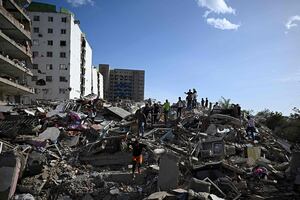 VIDEOS: "¡No te vayas! ¡No me dejes!"; Venezolanos buscan a contrarreloj a sus seres queridos tras terremotos