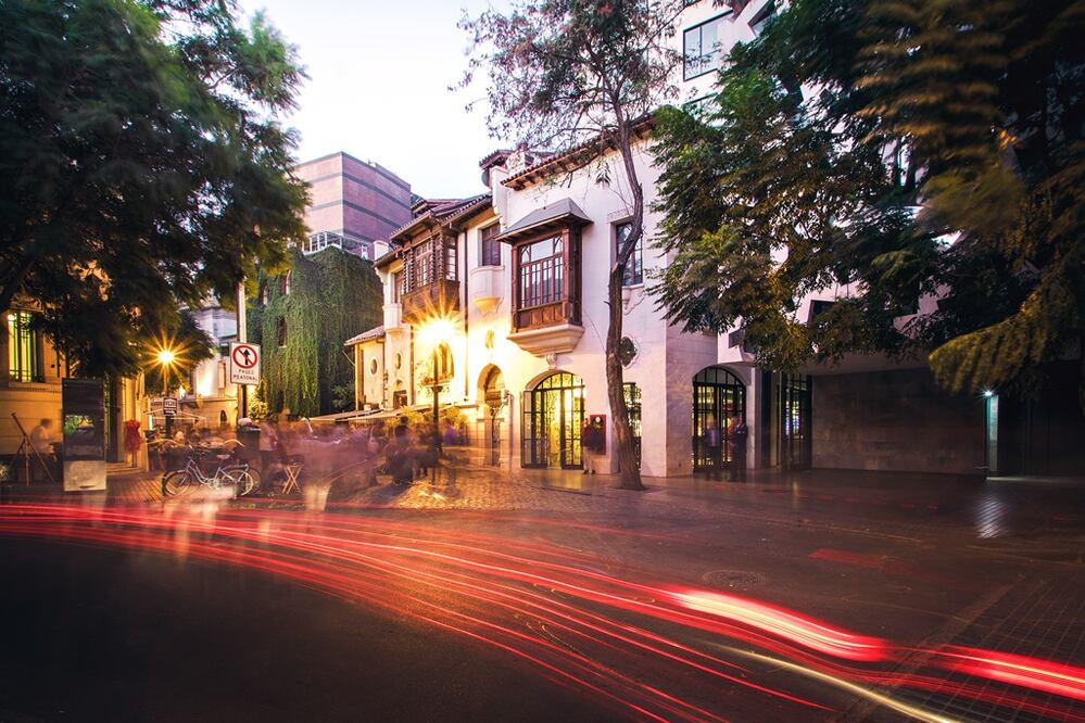 El barrio de Lastarria, de marcado acento europeo, concurrido por su oferta gastronómica, cultural y de entretenimiento nocturno. (Foto: iStock)