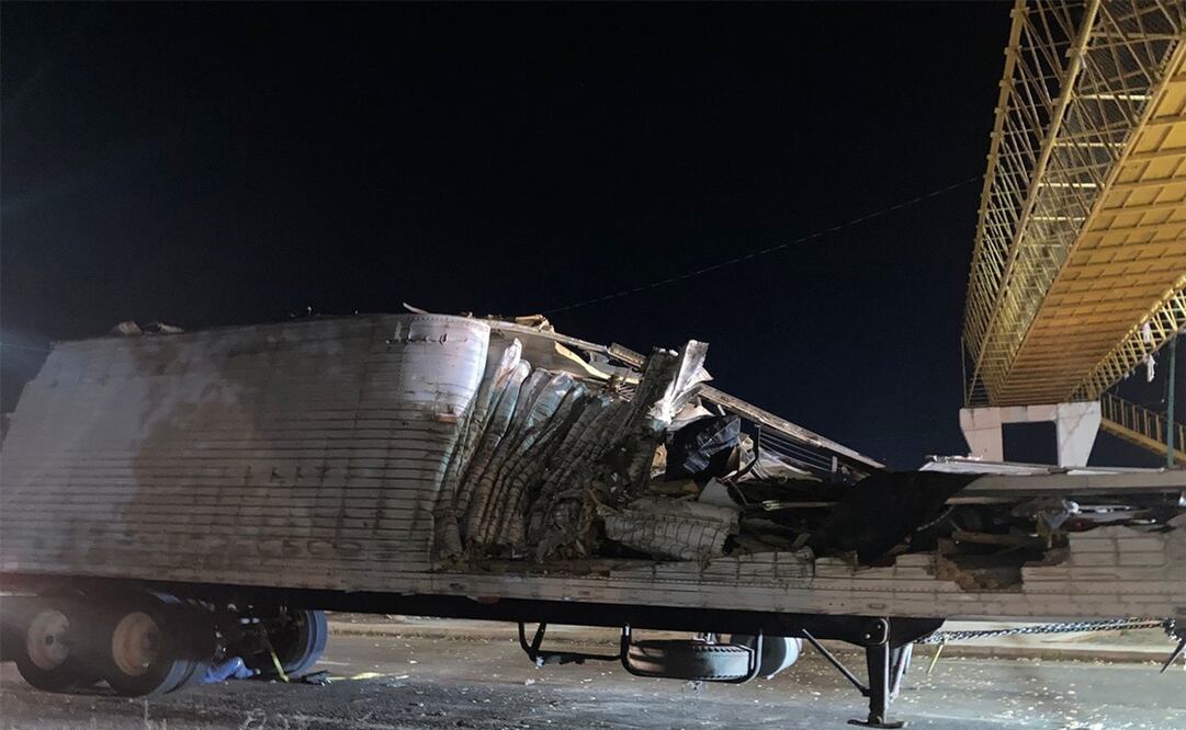 En días pasados se ubicó un tractocamión con una caja refrigerada acoplada que llevaba 205 personas migrantes en condiciones infrahumanas. Foto: AFP