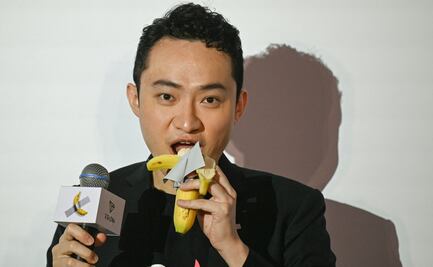 Del bolsillo al estómago: hombre se come el plátano de obra artística por la que pagó 6 mdd