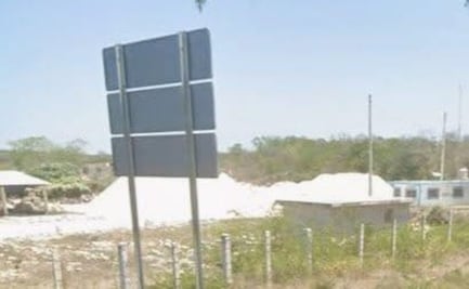 Muere trabajador de la construcción tras derrumbe de material pétreo en Tekax, Yucatán; quedó atrapado a bordo de una retroexcavadora