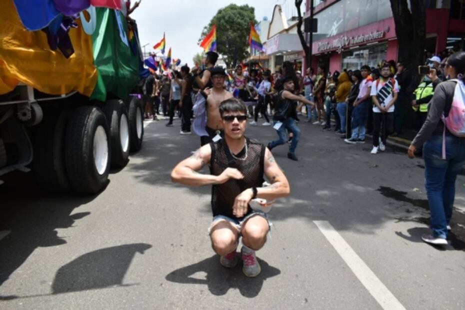Más de mil personas participan en la 18 marcha por el orgullo LGBTTTI en Toluca