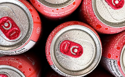 Por qué debes lavar una lata antes de beber o comer de ella