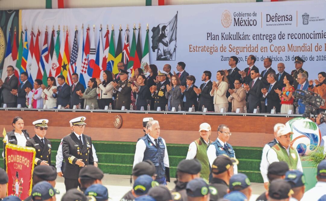 En las instalaciones de la 1/a. Zona Aérea Militar, en Santa Lucía, se llevó a cabo el reconocimiento a los elementos que participaron en el Plan Kukulkán. Foto: Karla Guerrero/ EL UNIVERSAL