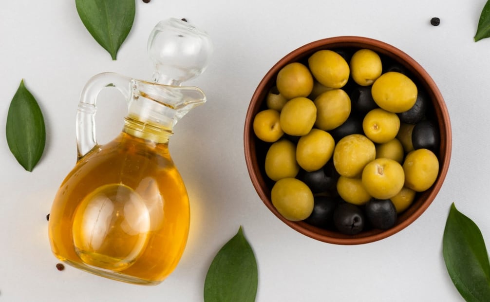 El aceite de oliva es uno de los más saludables para fines culinarios. Foto: Freepik