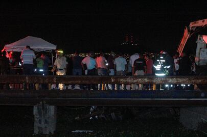 Mueren 6 personas en volcadura de autobús en Jalisco