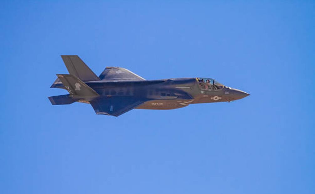 La “pintura” gris del F-35 también reduce y absorbe las señales de radar. Foto: IStock