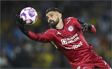 Nicolás Larcamón respalda y elogia a Andrés Gudiño previo al partido contra Chivas; “La identidad no cambia sin Kevin Mier”