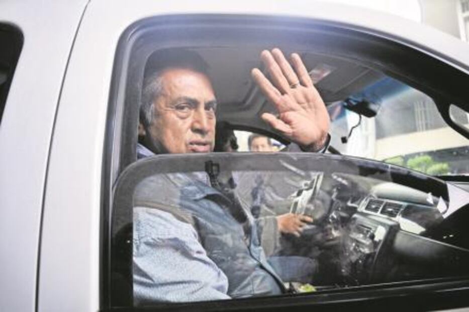 Híbridos, camionetas y un Jetta: así son los autos de los presidenciables