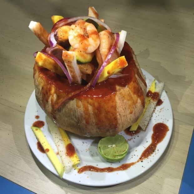 Come mariscos sinaloenses en la CDMX