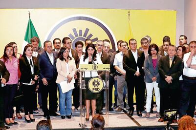 Priístas critican FAD; Padierna pide rebelión