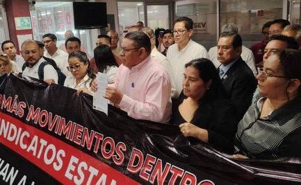 Magisterio se manifiesta por cambios constantes en la Secretaría de Educación de Veracruz; acusan retrasos en trámites