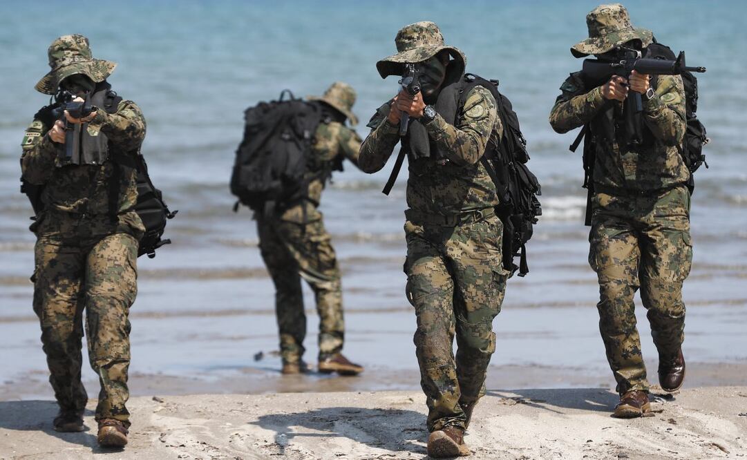 En la Heroica Escuela Naval Militar los cadetes navales de infantería realizan diariamente diversas prácticas para brindar apoyo y seguridad a la población. (14/02/2025) Foto: Berenice Fregoso | El Universal