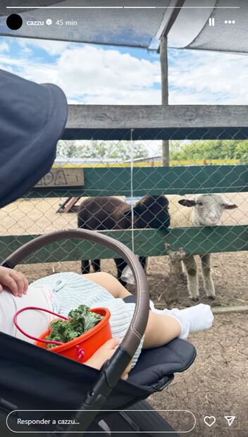 Cazzu e Inti disfrutan de un fin de semana en una granja interactiva en Buenos Aires, Argentina.
Foto: Instagram,
