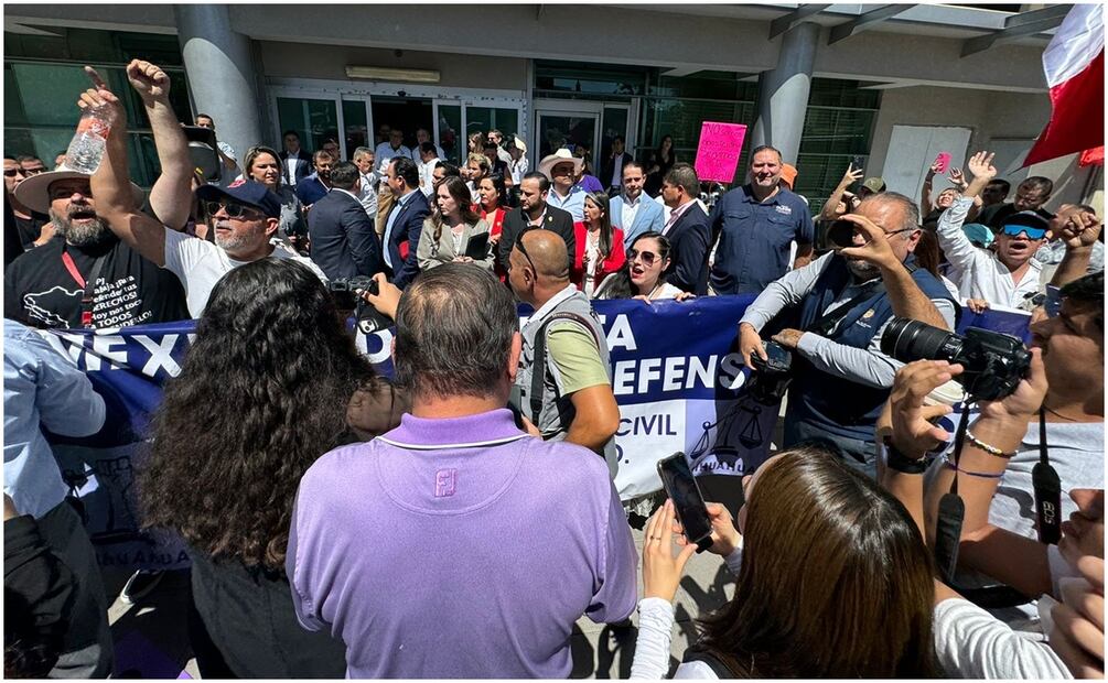 Con manifestación impiden en Chihuahua discusión de Reforma Judicial en el Congreso del Estado. Foto: Especial