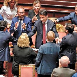 Dimite premier italiano por crisis política