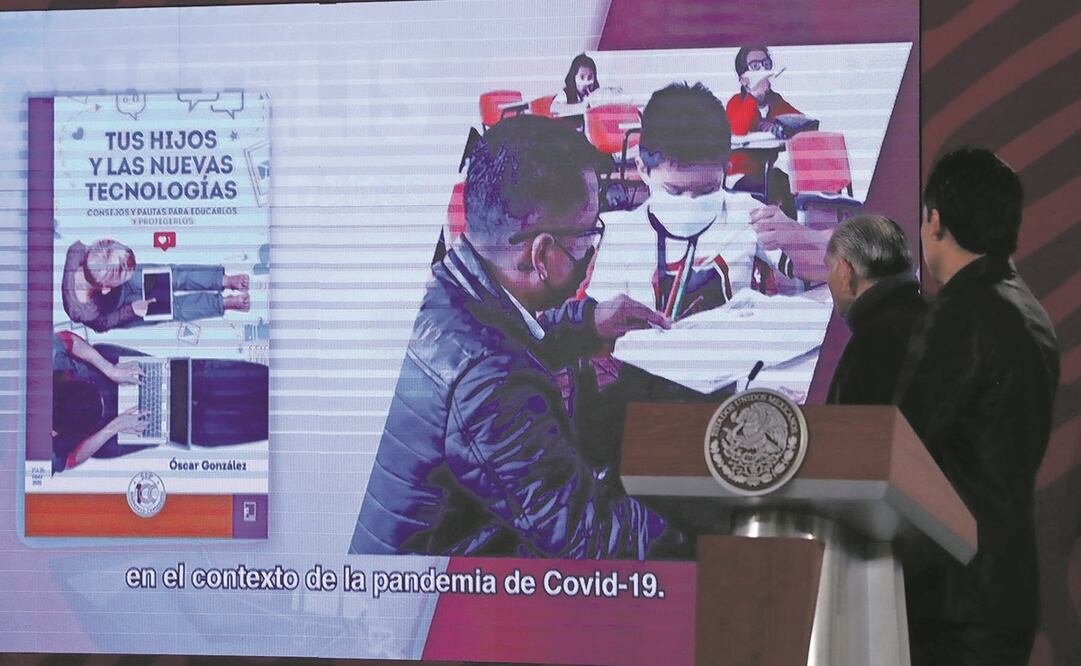 Marx Arriaga, director de Materiales Educativos de la SEP, durante la presentación de la Biblioteca. Foto: Berenice Fregoso. EL UNIVERSAL