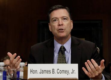 Trump acusa al exjefe de FBI James Comey de "arreglar" caso sobre Clinton