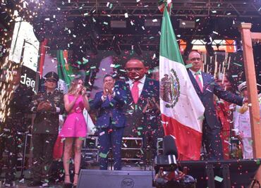 FOTOS Belinda y cónsul de México en Nueva York encabezan el primer Grito de Independencia en Times Square