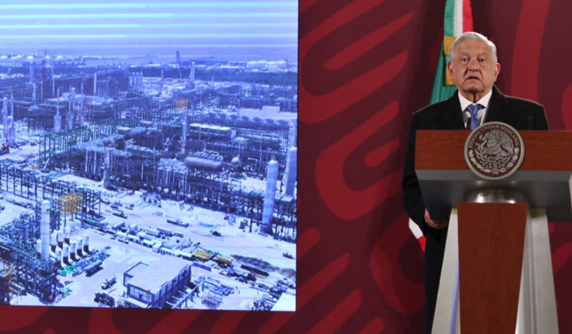 El presidente López Obrador reconoció un incremento en el costo total de la construcción de la Refinería de Dos Bocas en un 20 o 30 por ciento. Foto: Carlos Mejía