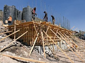  Instalan 8 tanques verticales en Chimalhuacán